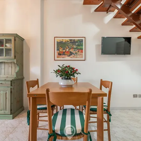 House Augusta - La Vie Est Belle *